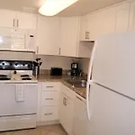 120 Fully Furnished 1Br Suite-Prime Location