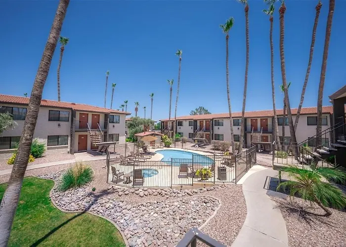 120 Fully Furnished 1Br Suite-Prime Location