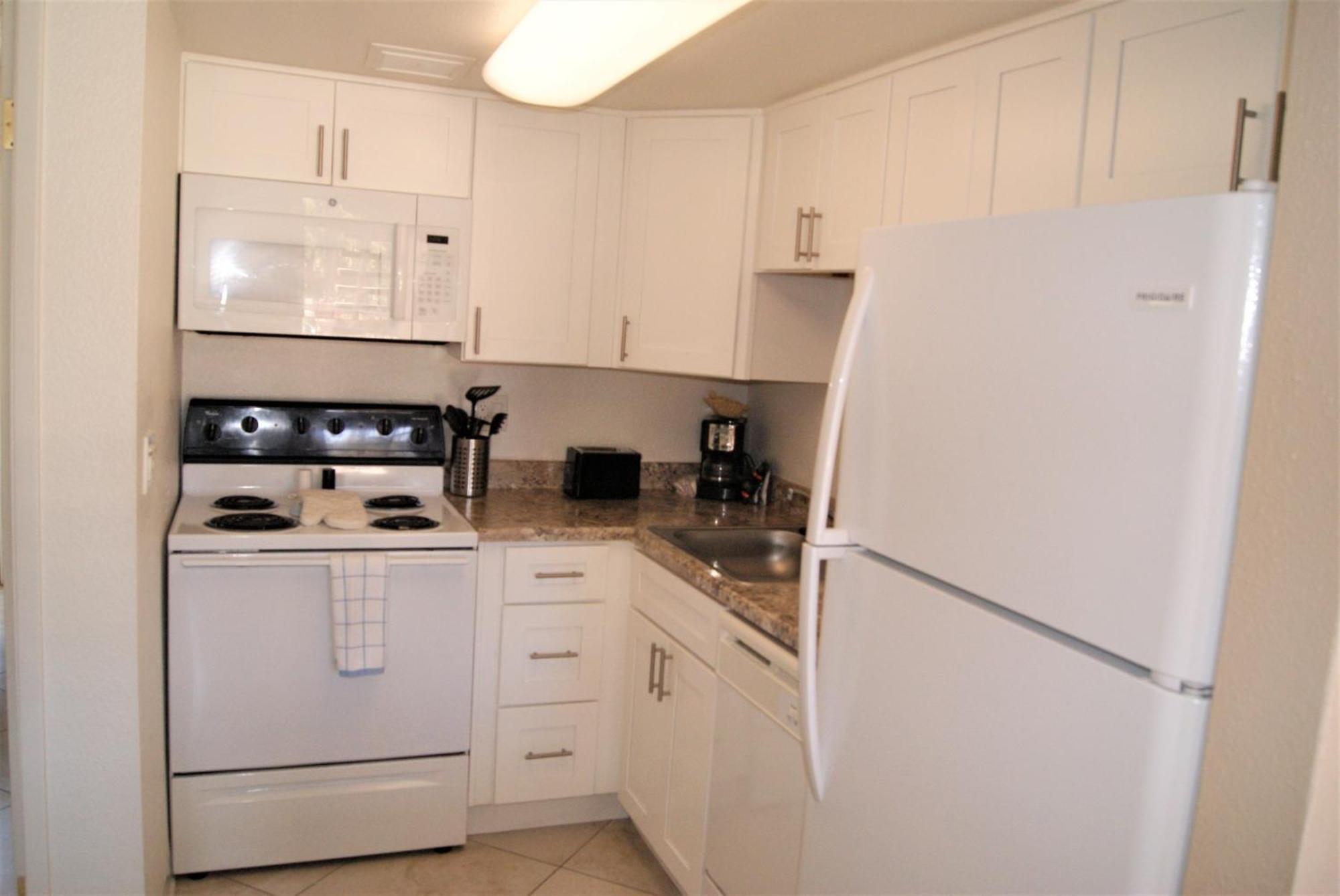 120 Fully Furnished 1br Suite-prime Location