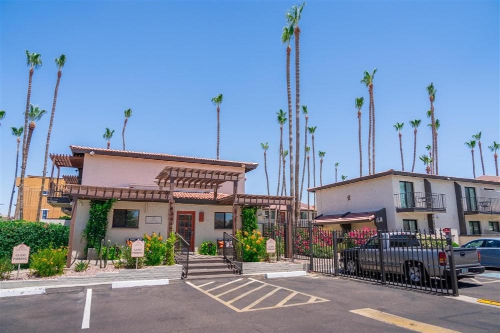 120 Fully Furnished 1br Suite-prime Location