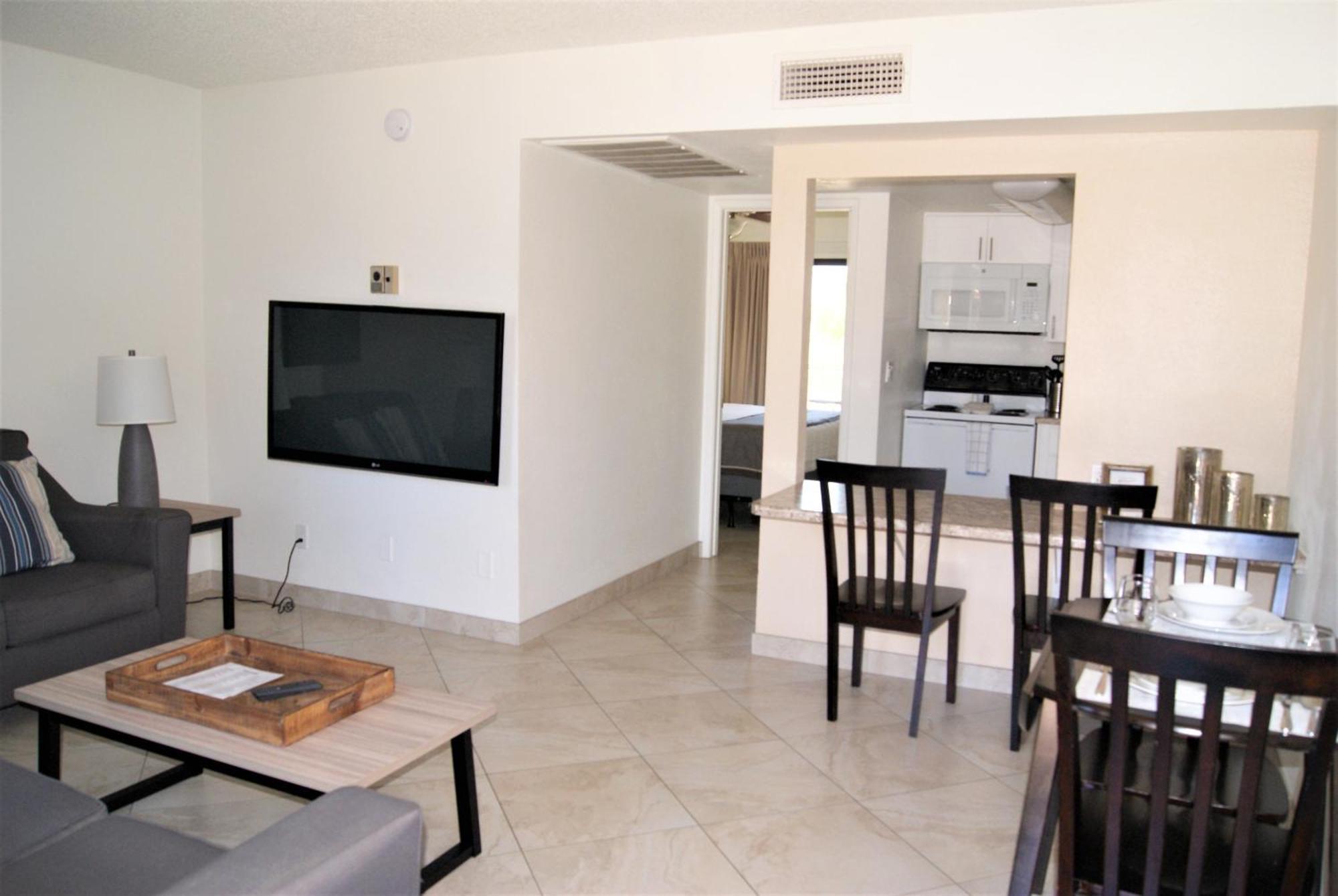 120 Fully Furnished 1br Suite-prime Location *